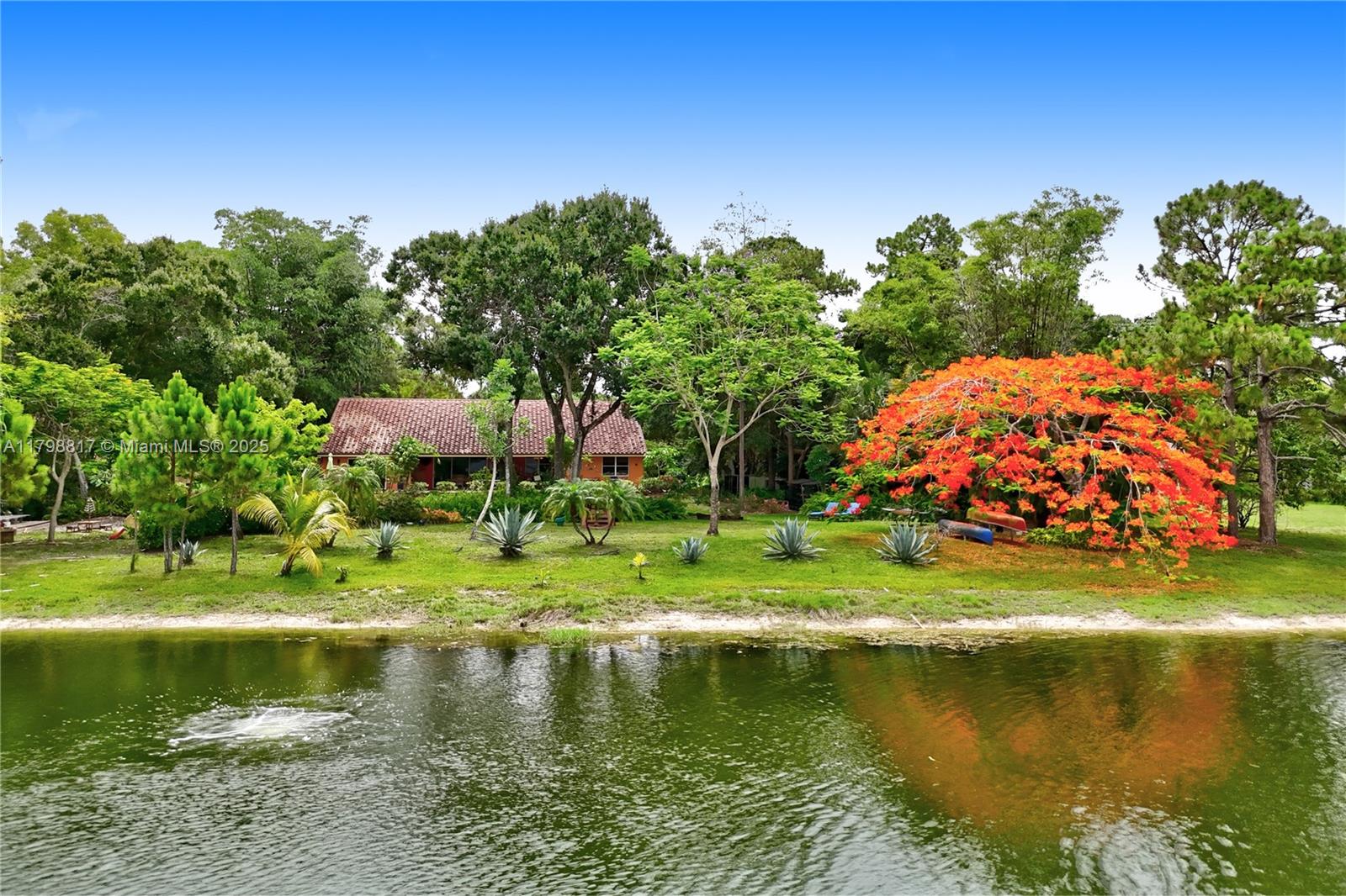 95 E Westwood Cir E West Palm Beach, FL 33411