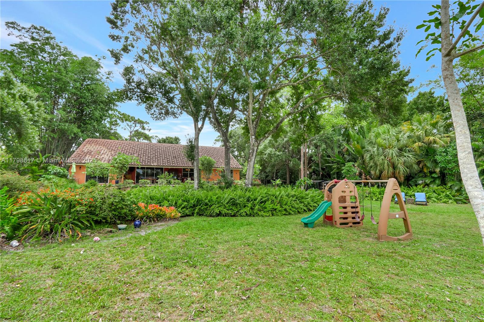 95 E Westwood Cir E West Palm Beach, FL 33411