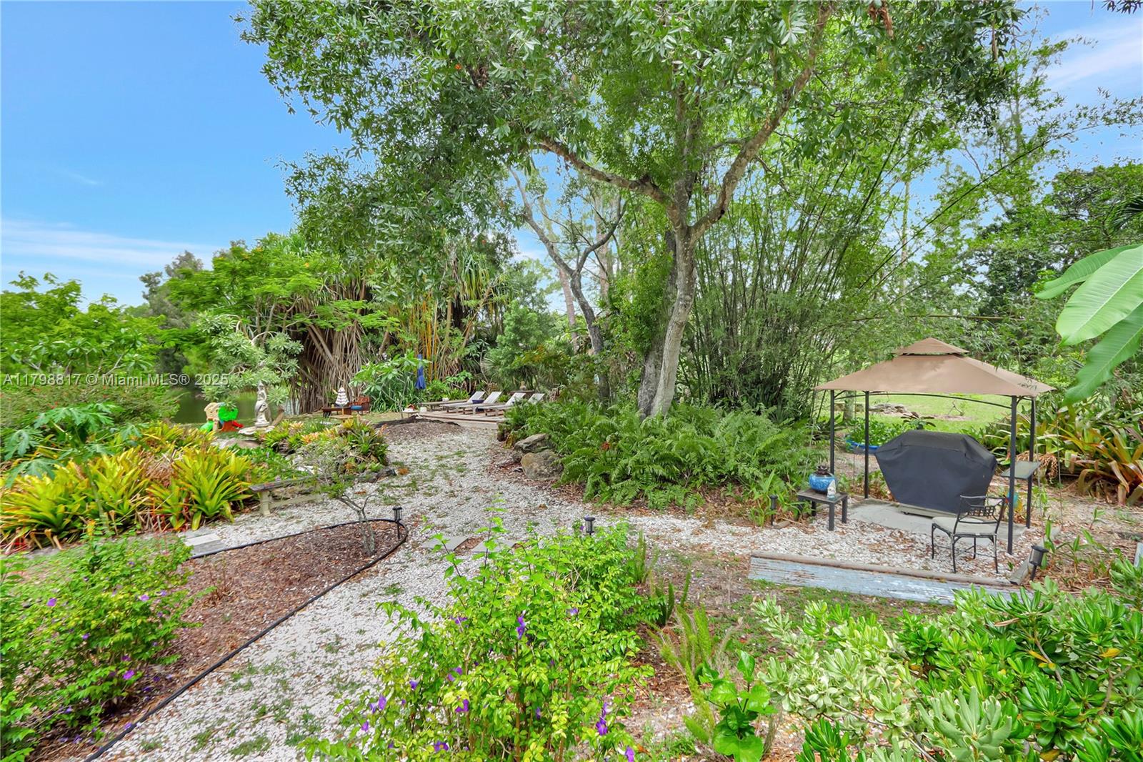 95 E Westwood Cir E West Palm Beach, FL 33411