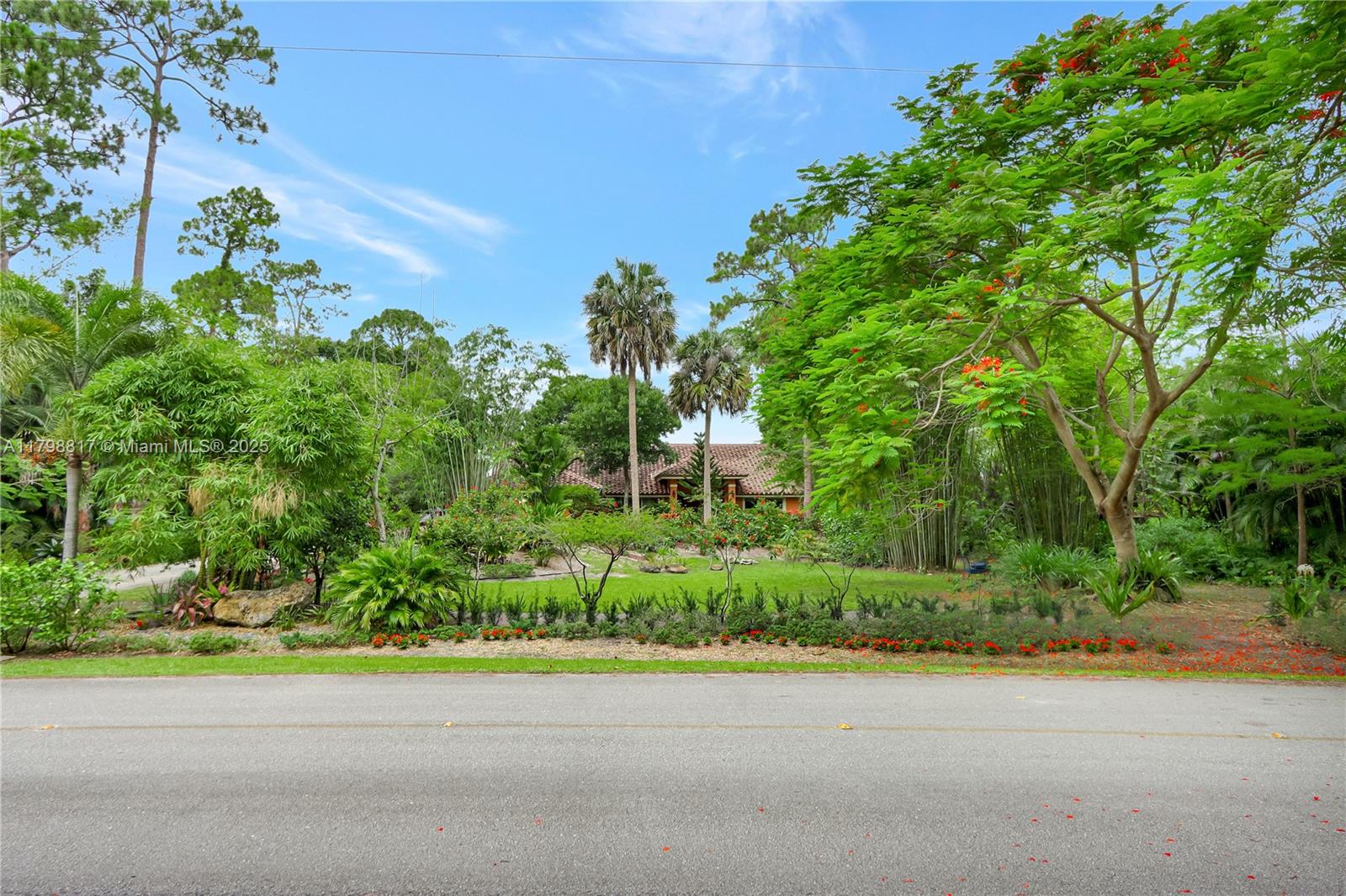 95 E Westwood Cir E West Palm Beach, FL 33411