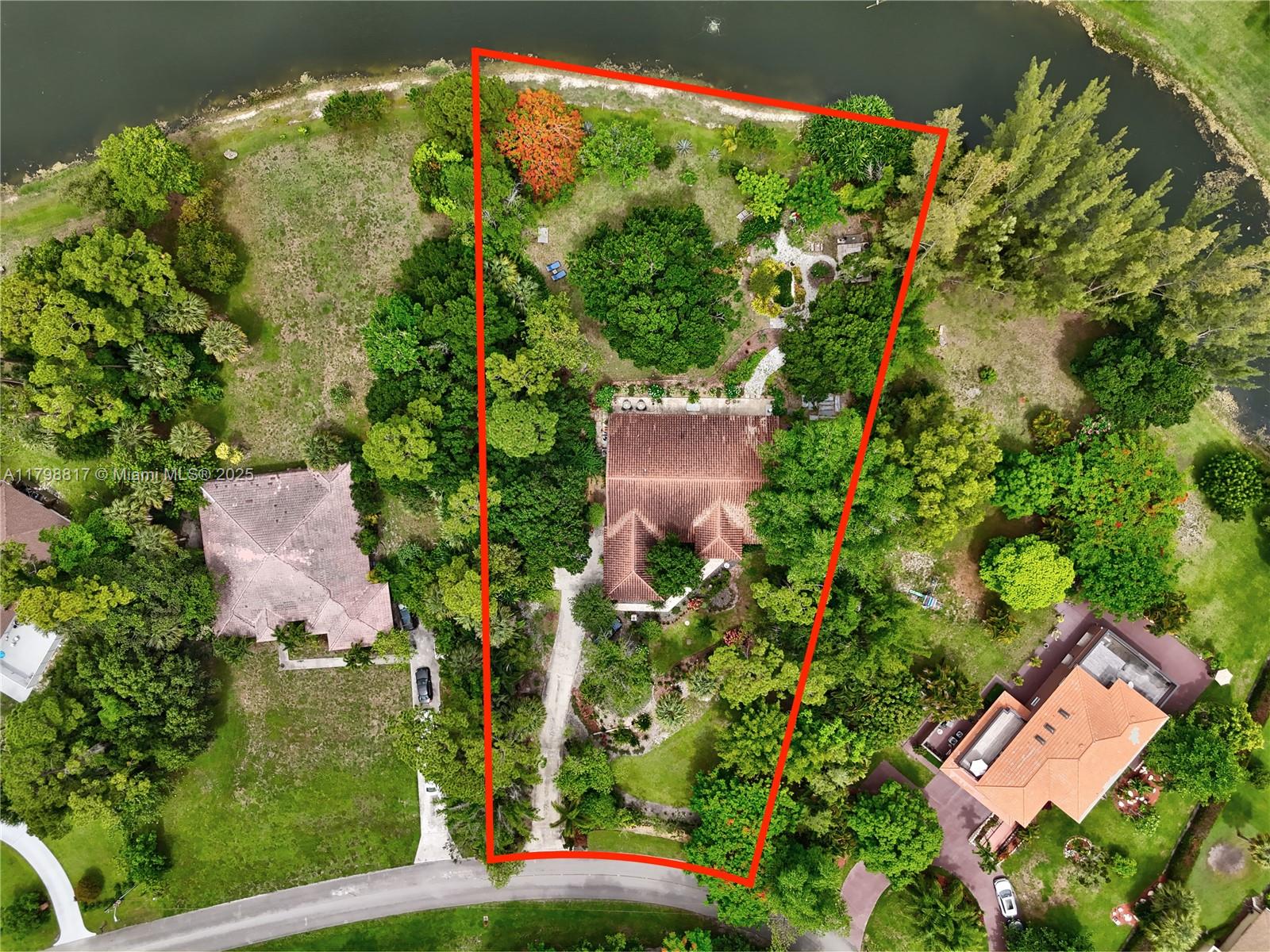 95 E Westwood Cir E West Palm Beach, FL 33411