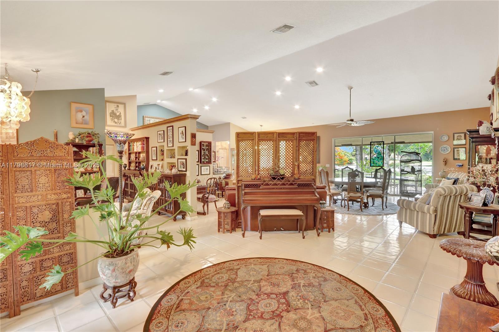 95 E Westwood Cir E West Palm Beach, FL 33411