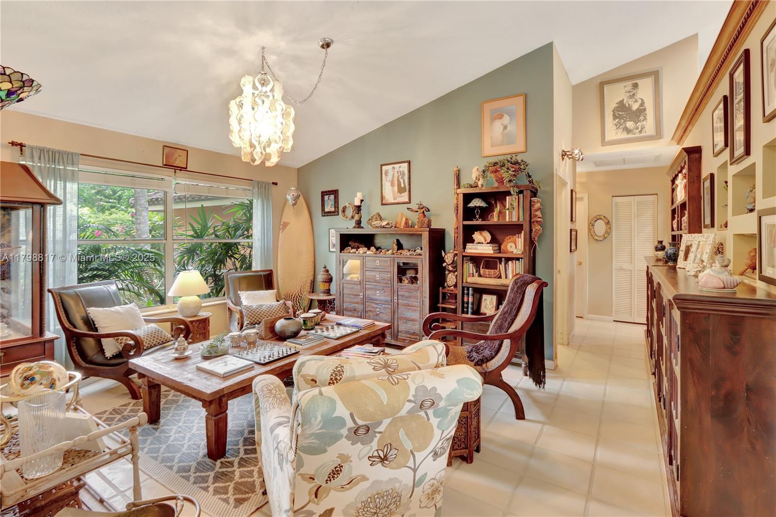 95 E Westwood Cir E West Palm Beach, FL 33411