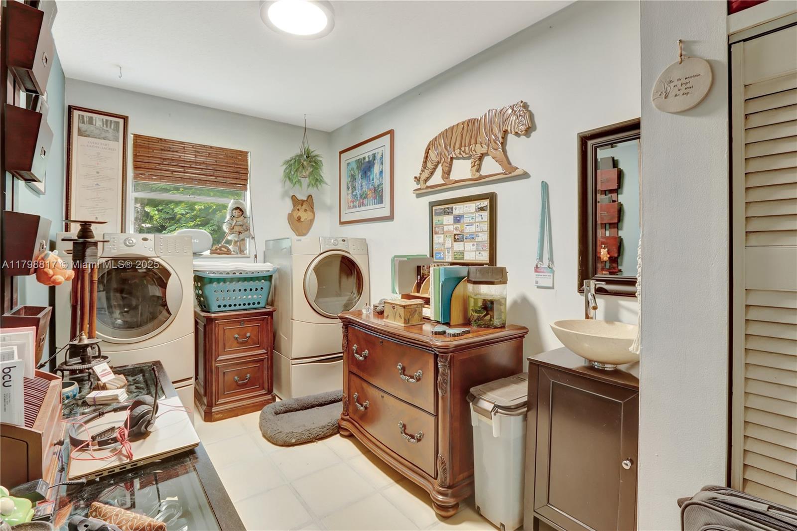 95 E Westwood Cir E West Palm Beach, FL 33411