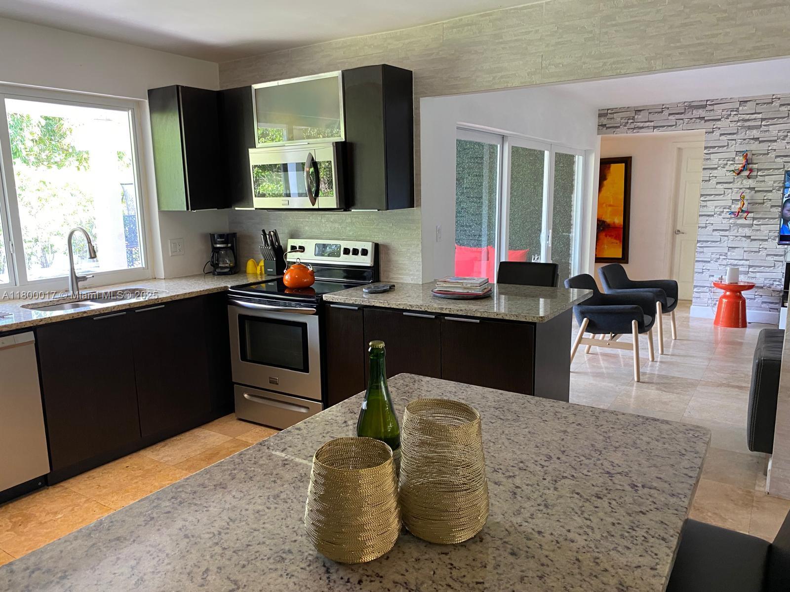 1103 Washington St Hollywood, FL 33019