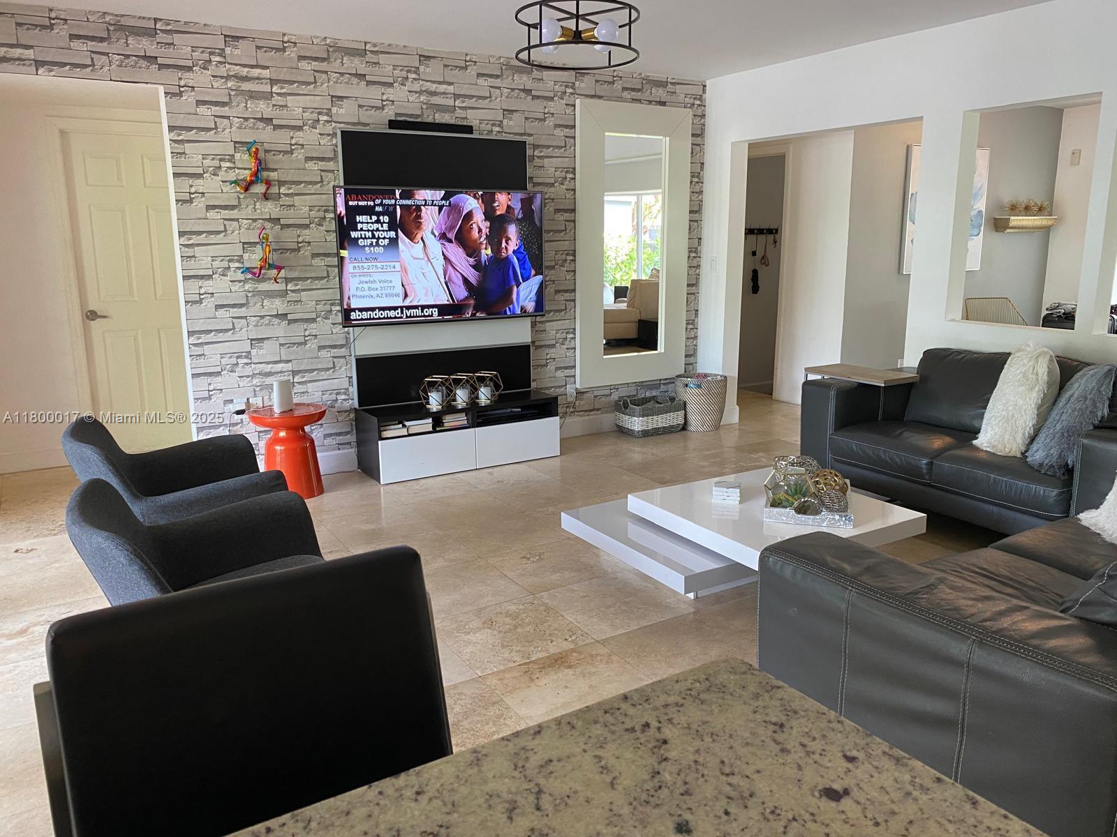 1103 Washington St Hollywood, FL 33019