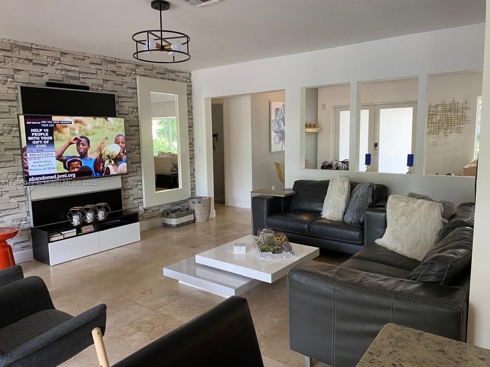 1103 Washington St Hollywood, FL 33019