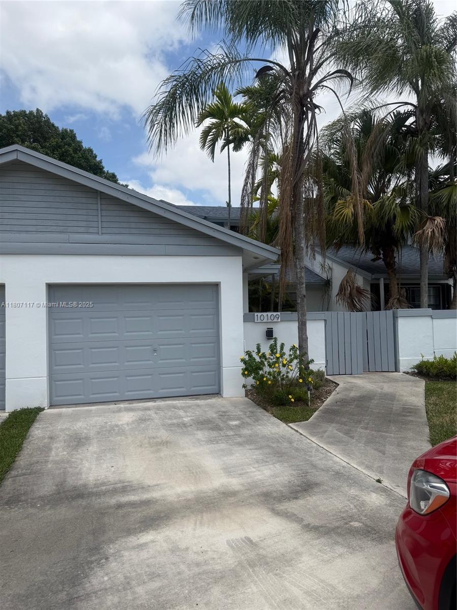 10109 NW 52nd Ter