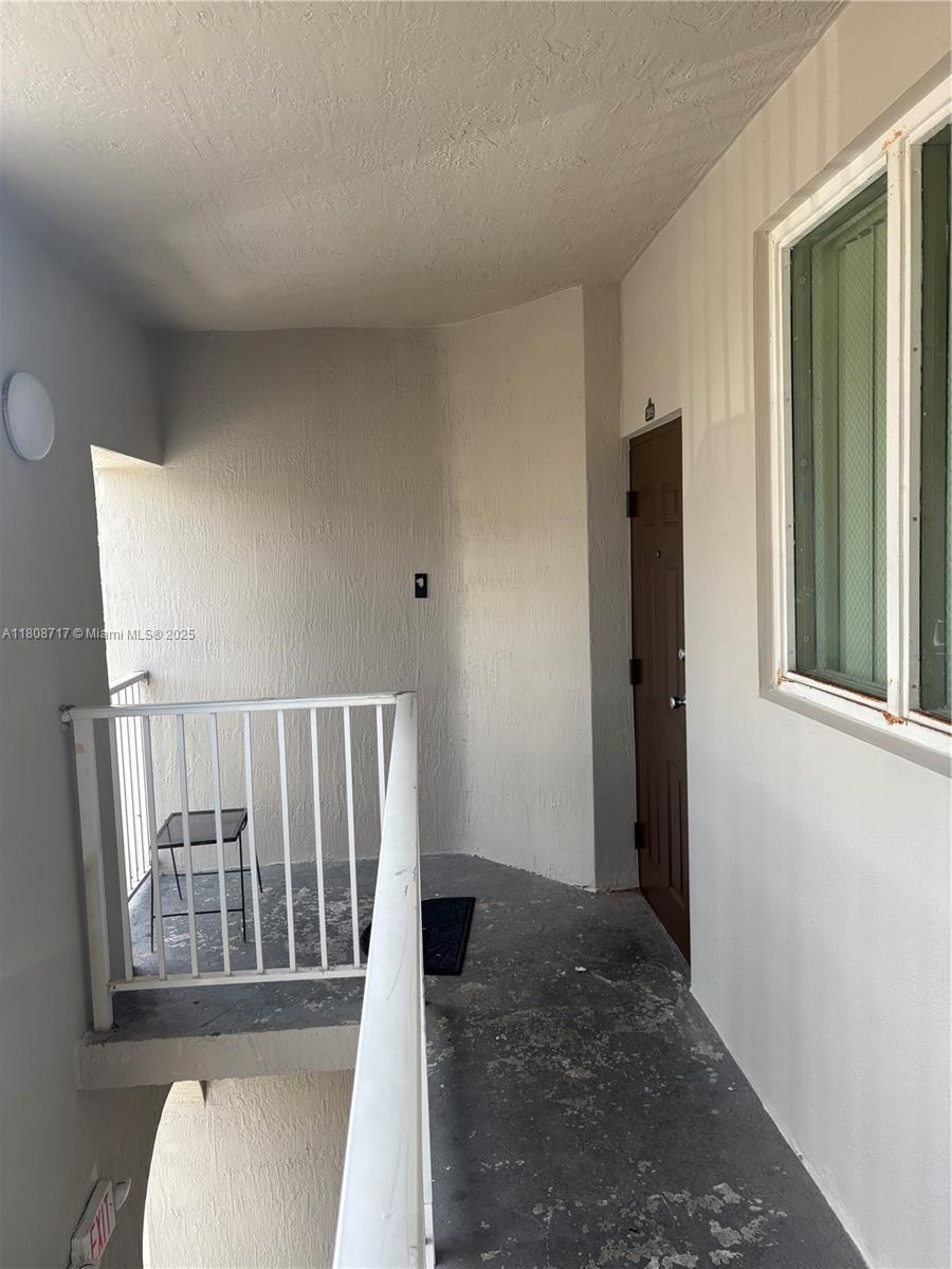 1652 SE 28th St #205