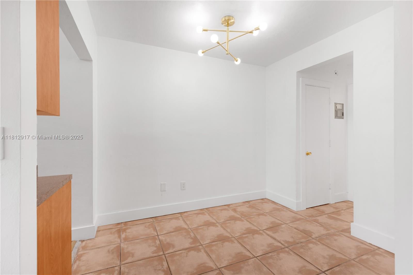 8040 Tatum Waterway Dr #12,Miami Beach, FL 33141