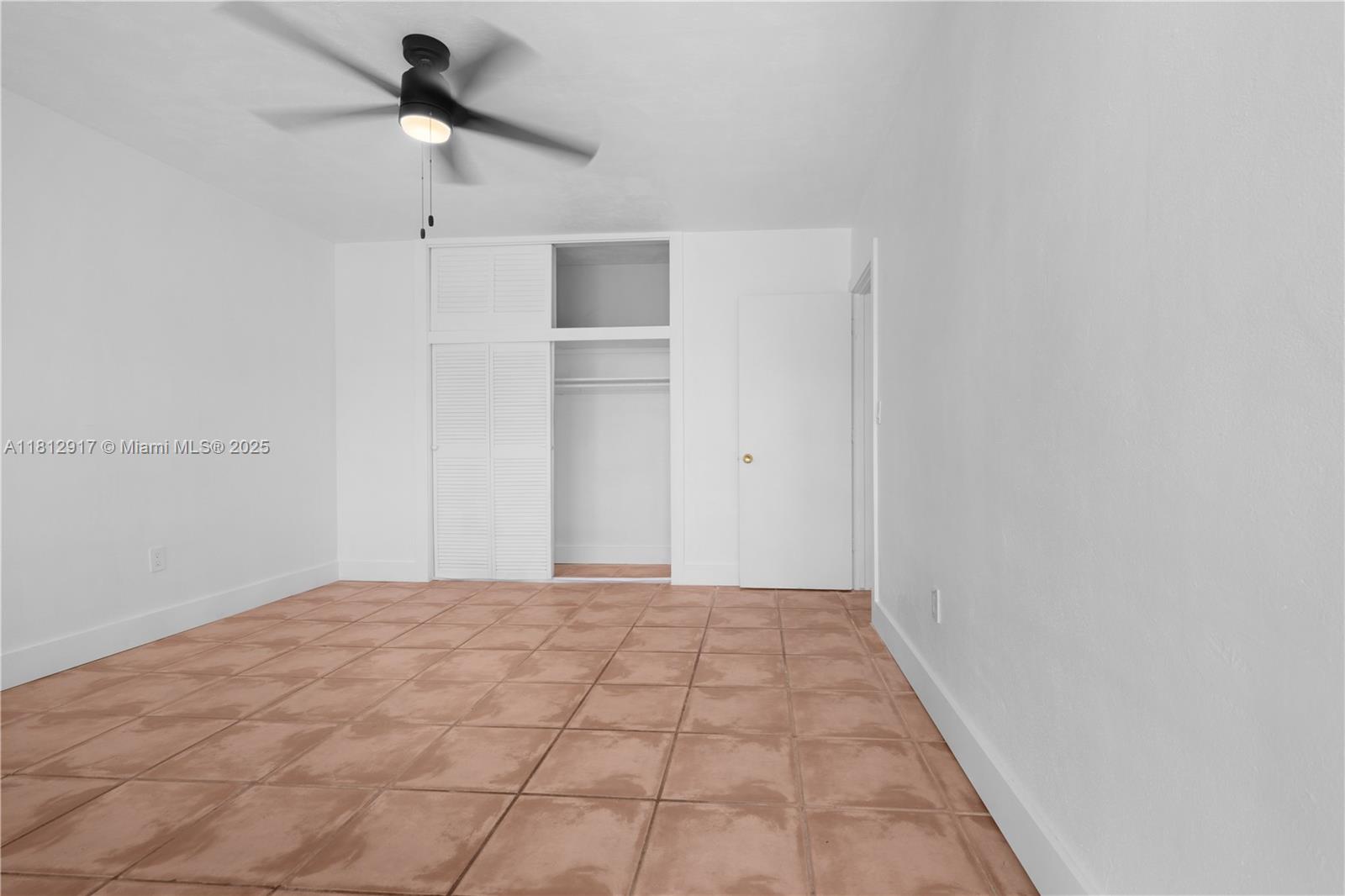 8040 Tatum Waterway Dr #12,Miami Beach, FL 33141