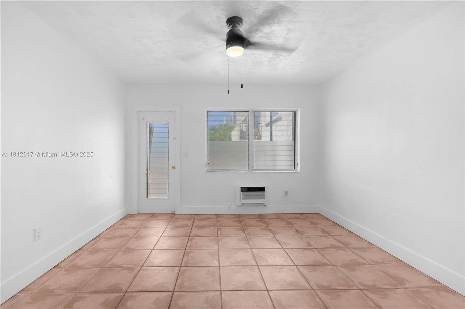 8040 Tatum Waterway Dr #12,Miami Beach, FL 33141