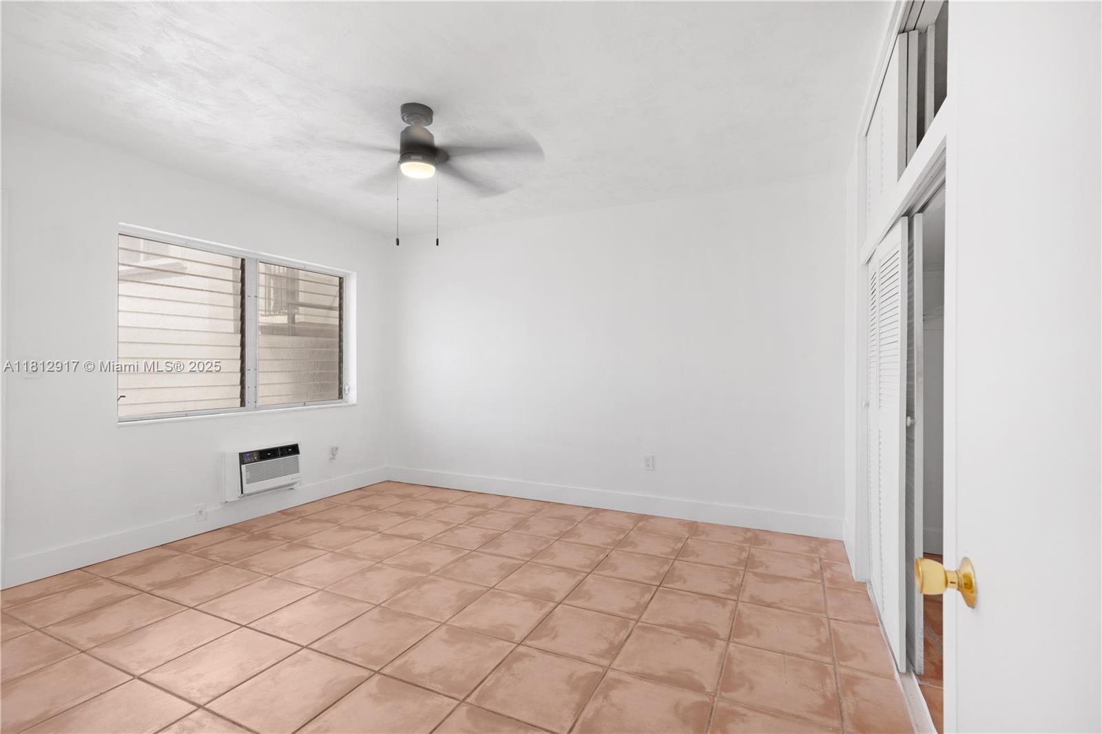 8040 Tatum Waterway Dr #12,Miami Beach, FL 33141