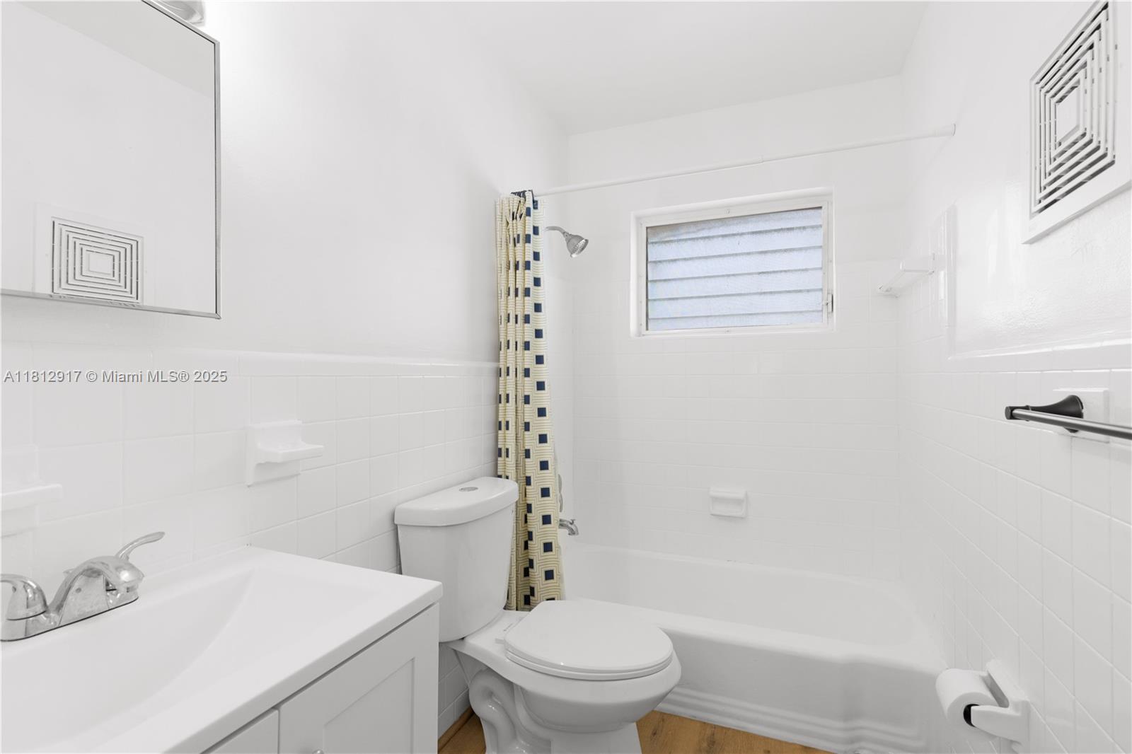 8040 Tatum Waterway Dr #12,Miami Beach, FL 33141