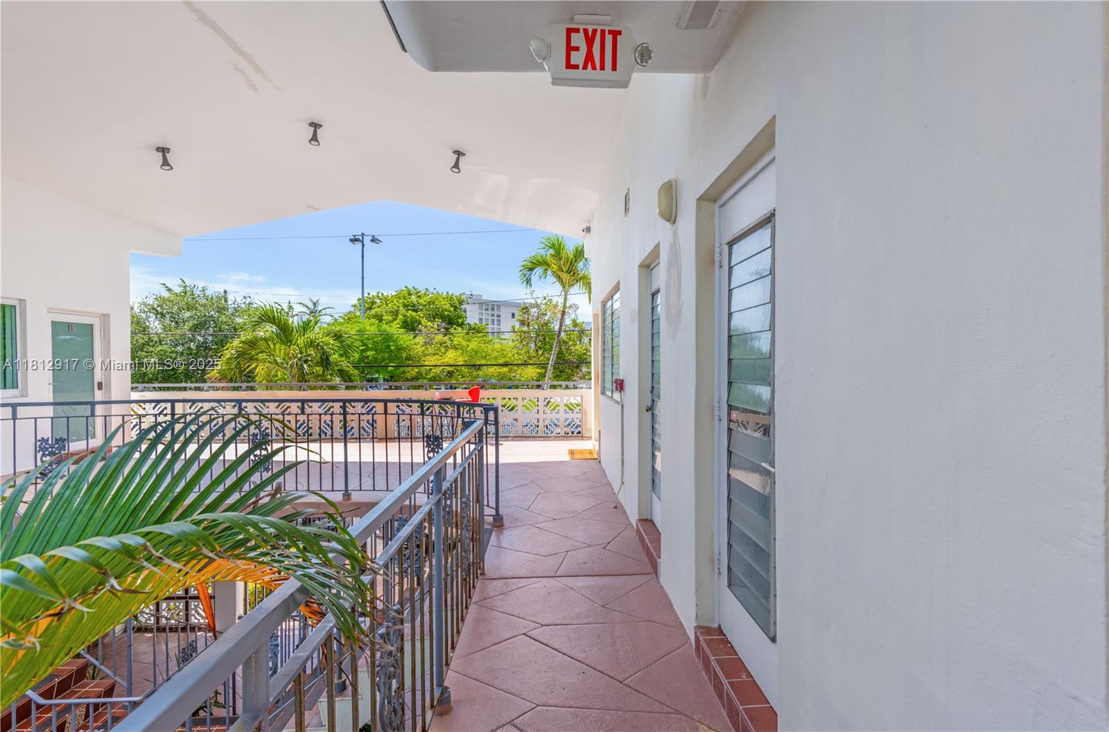 8040 Tatum Waterway Dr #12,Miami Beach, FL 33141