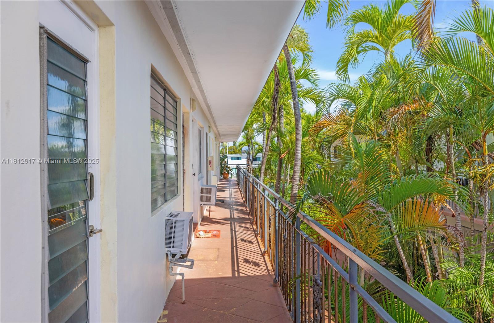 8040 Tatum Waterway Dr #12,Miami Beach, FL 33141