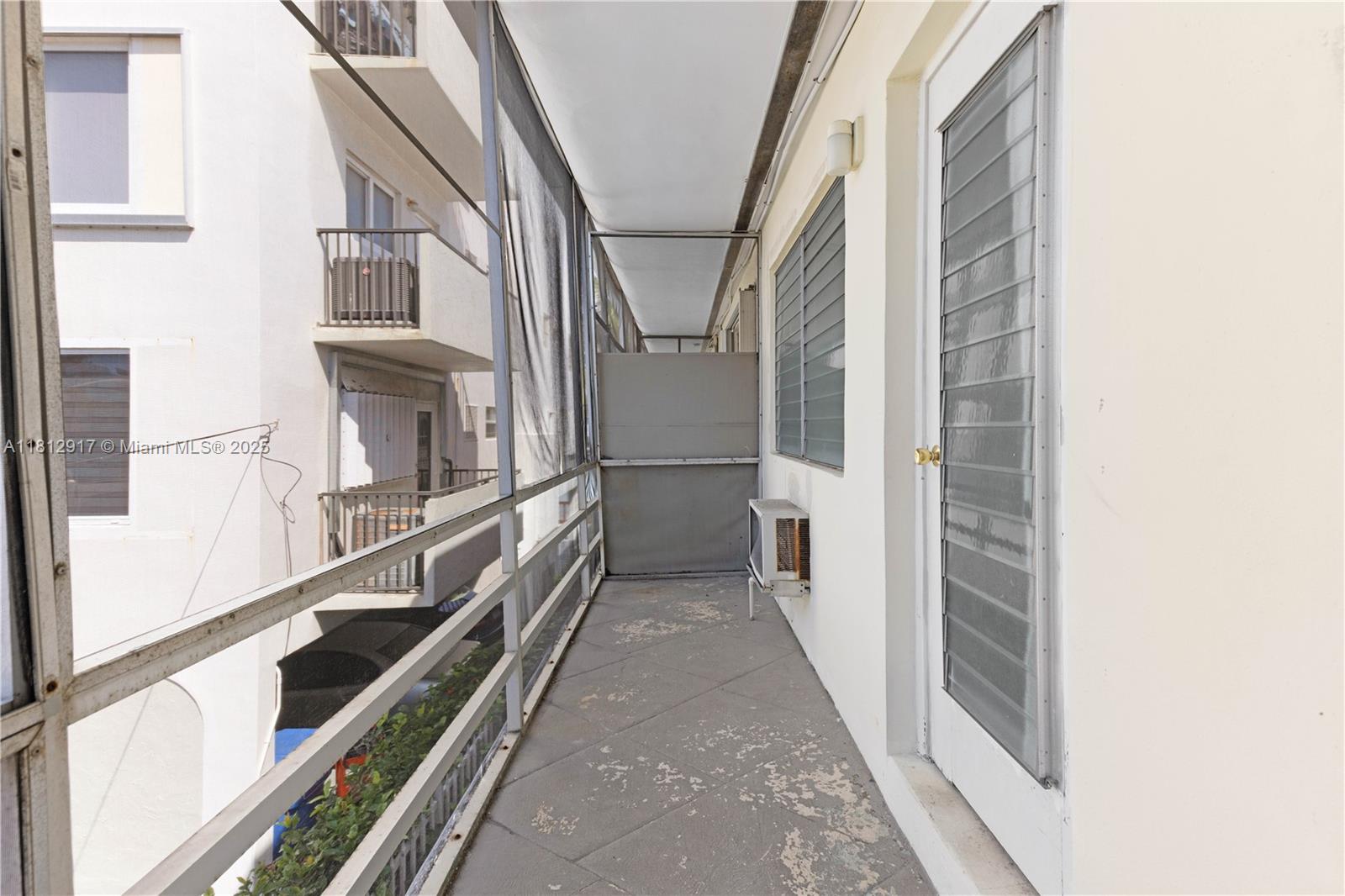 8040 Tatum Waterway Dr #12,Miami Beach, FL 33141