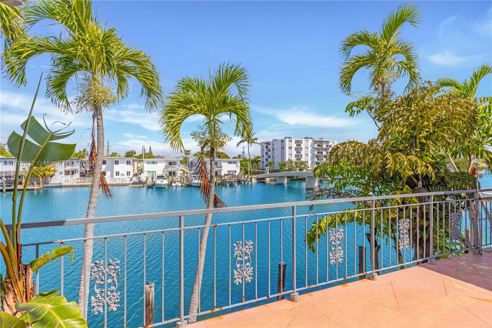 8040 Tatum Waterway Dr #12,Miami Beach, FL 33141