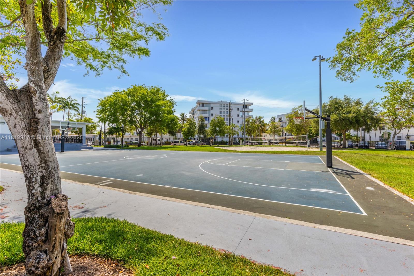 8040 Tatum Waterway Dr #12,Miami Beach, FL 33141