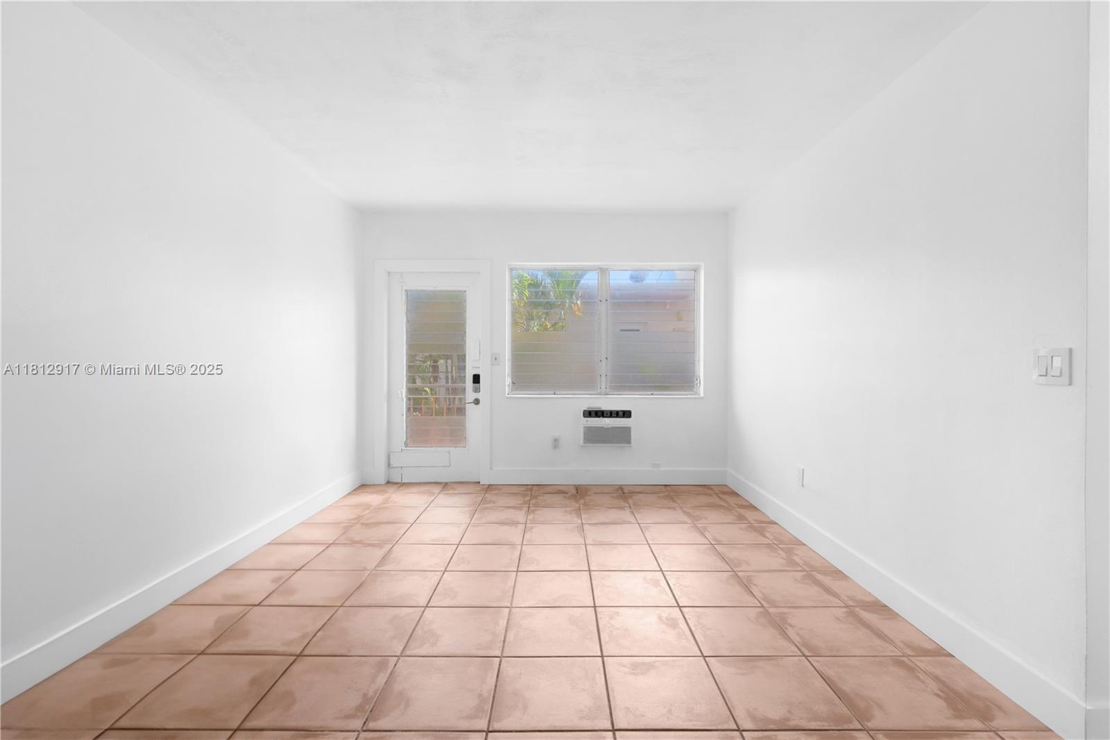 8040 Tatum Waterway Dr #12,Miami Beach, FL 33141