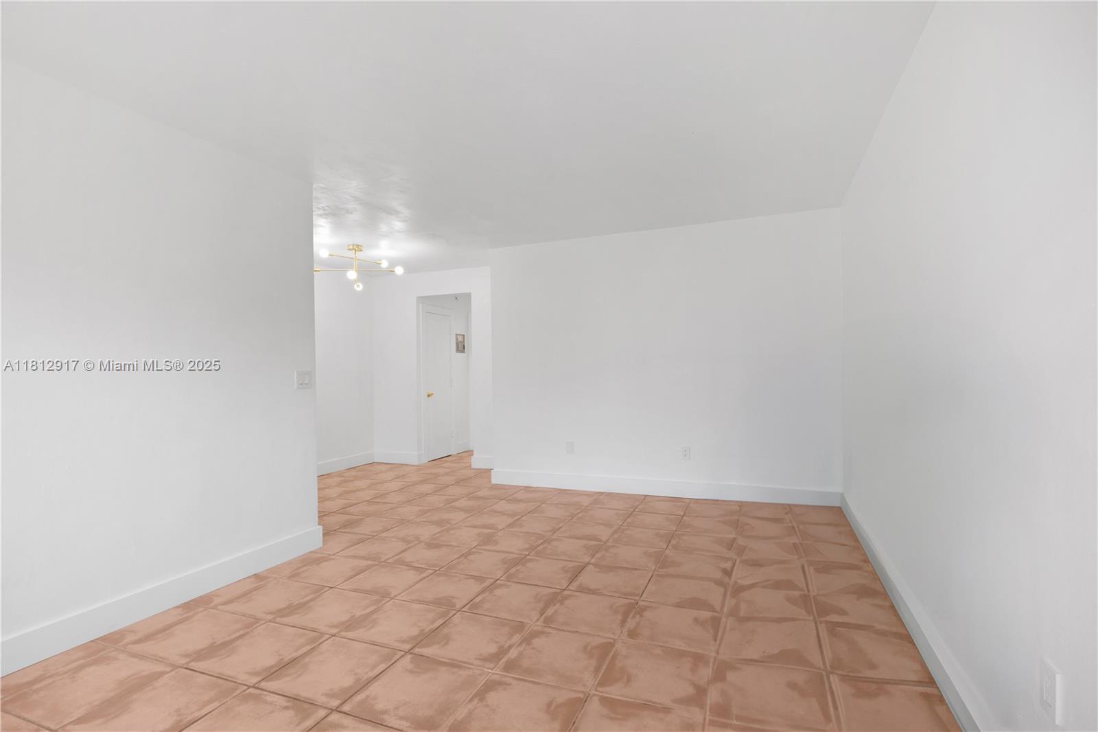 8040 Tatum Waterway Dr #12,Miami Beach, FL 33141