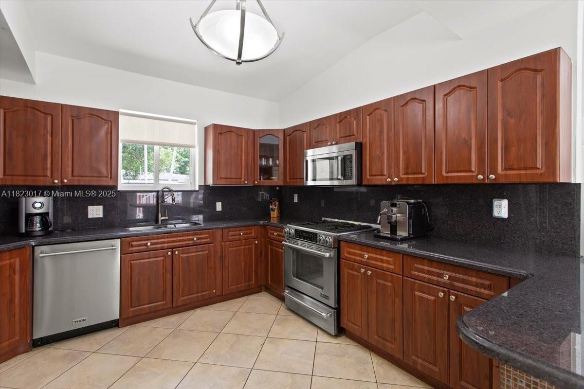 4190 Pamona Ave Miami, FL 33133 4190 Pamona Ave Miami, FL 33133