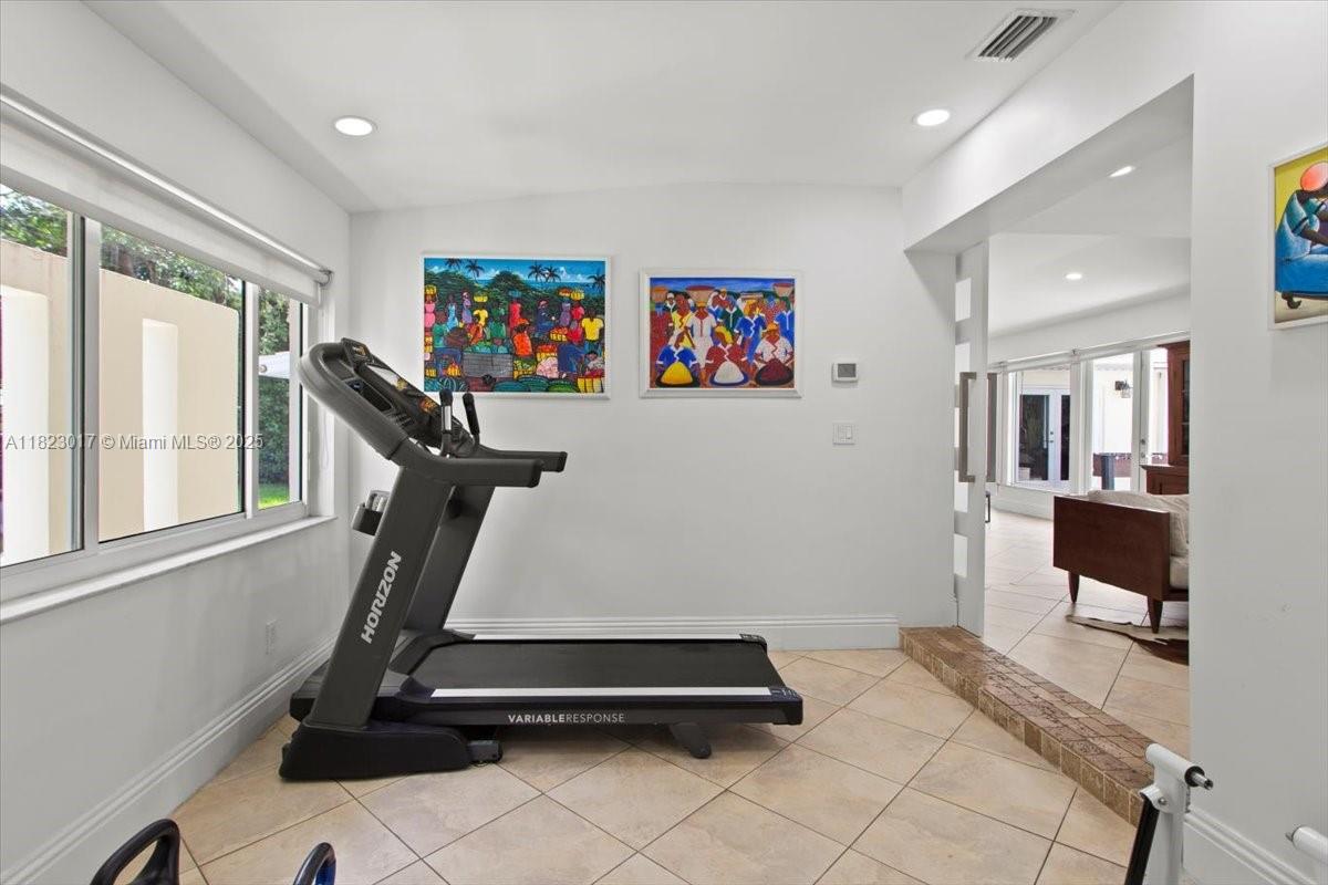 4190 Pamona Ave Miami, FL 33133 4190 Pamona Ave Miami, FL 33133
