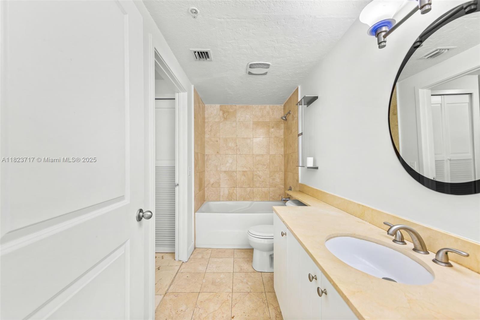 image The Sail Condo15