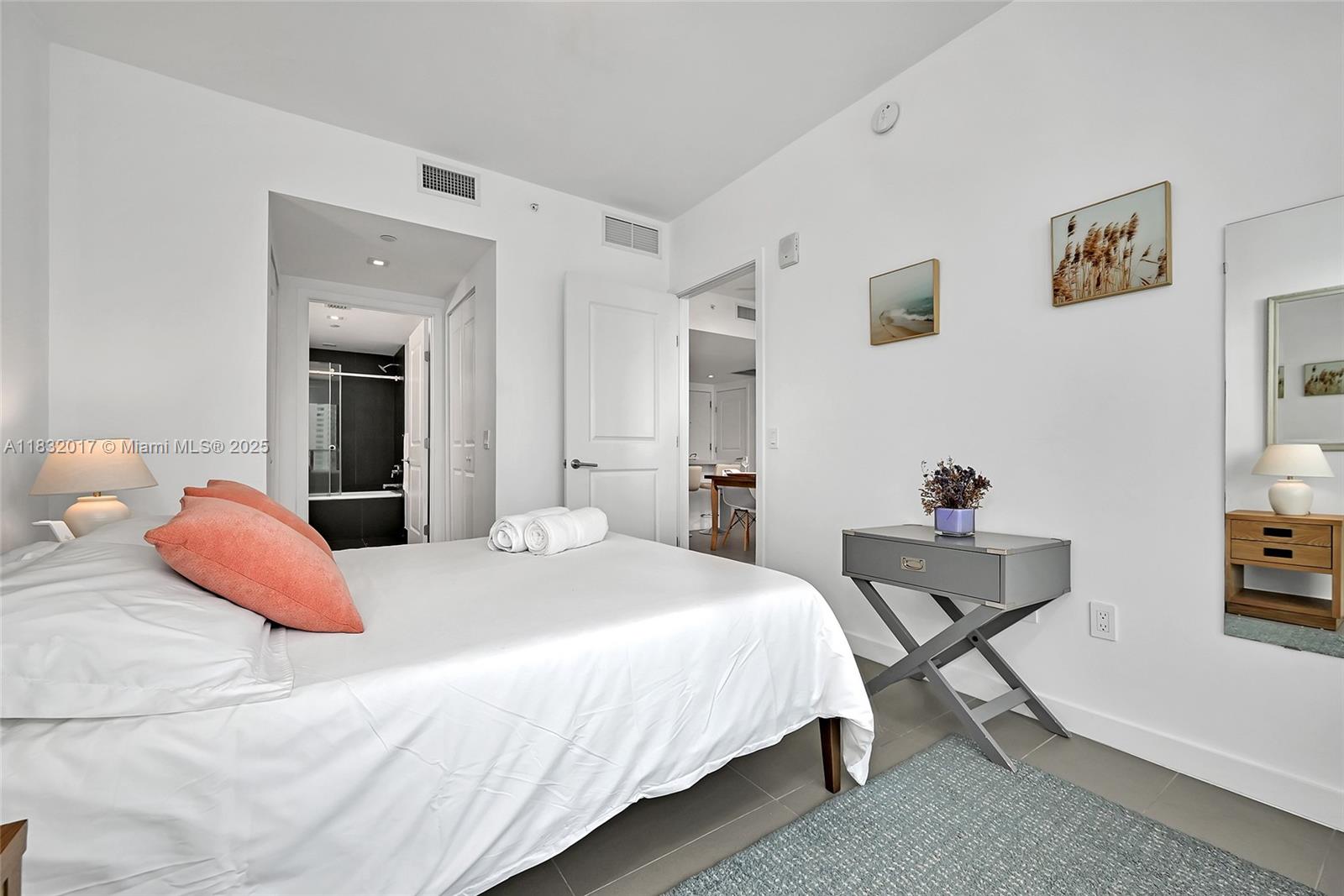 image Canvas Condominium13