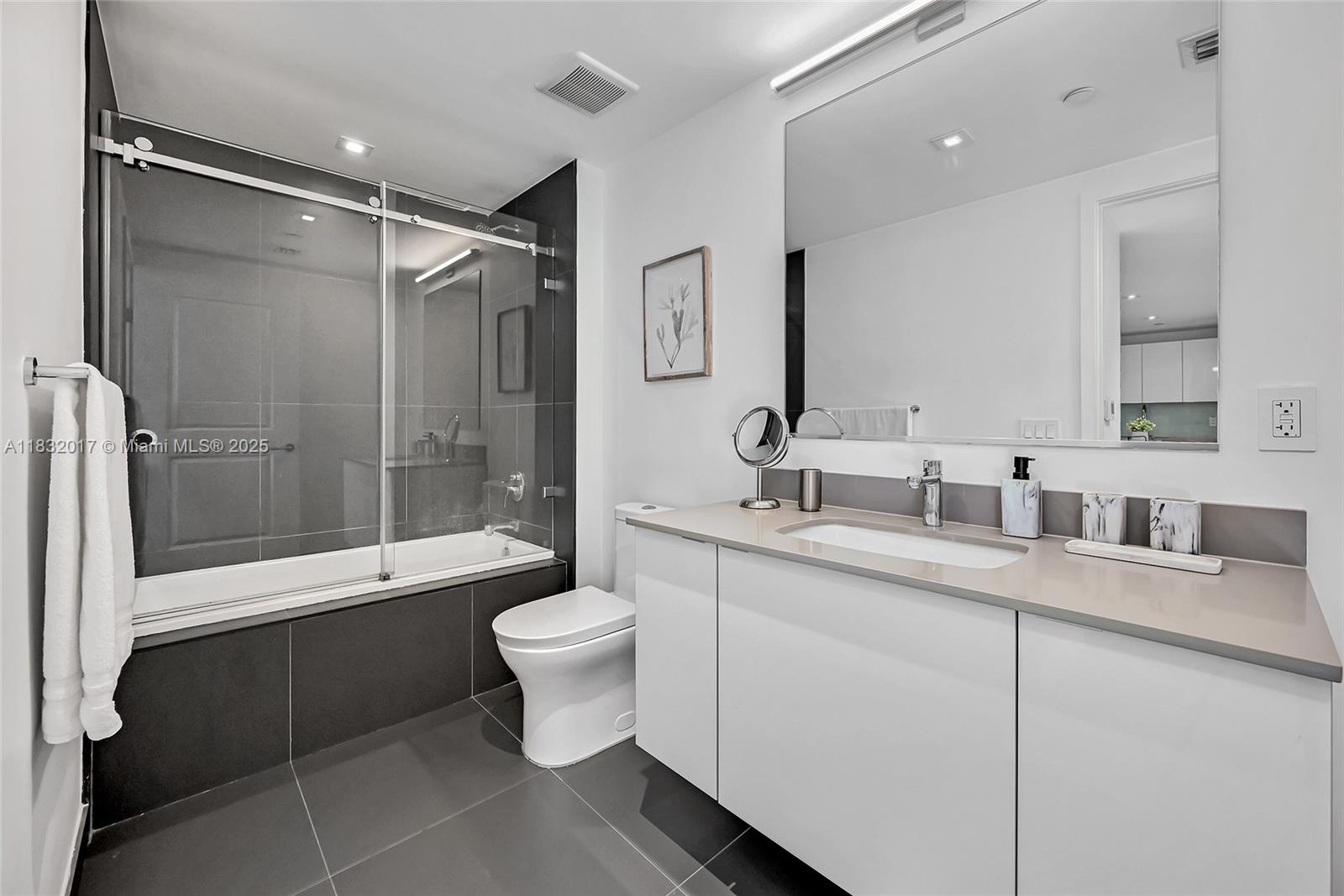 image Canvas Condominium18