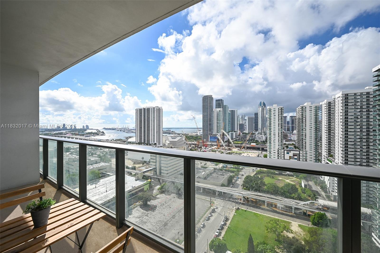 image Canvas Condominium21
