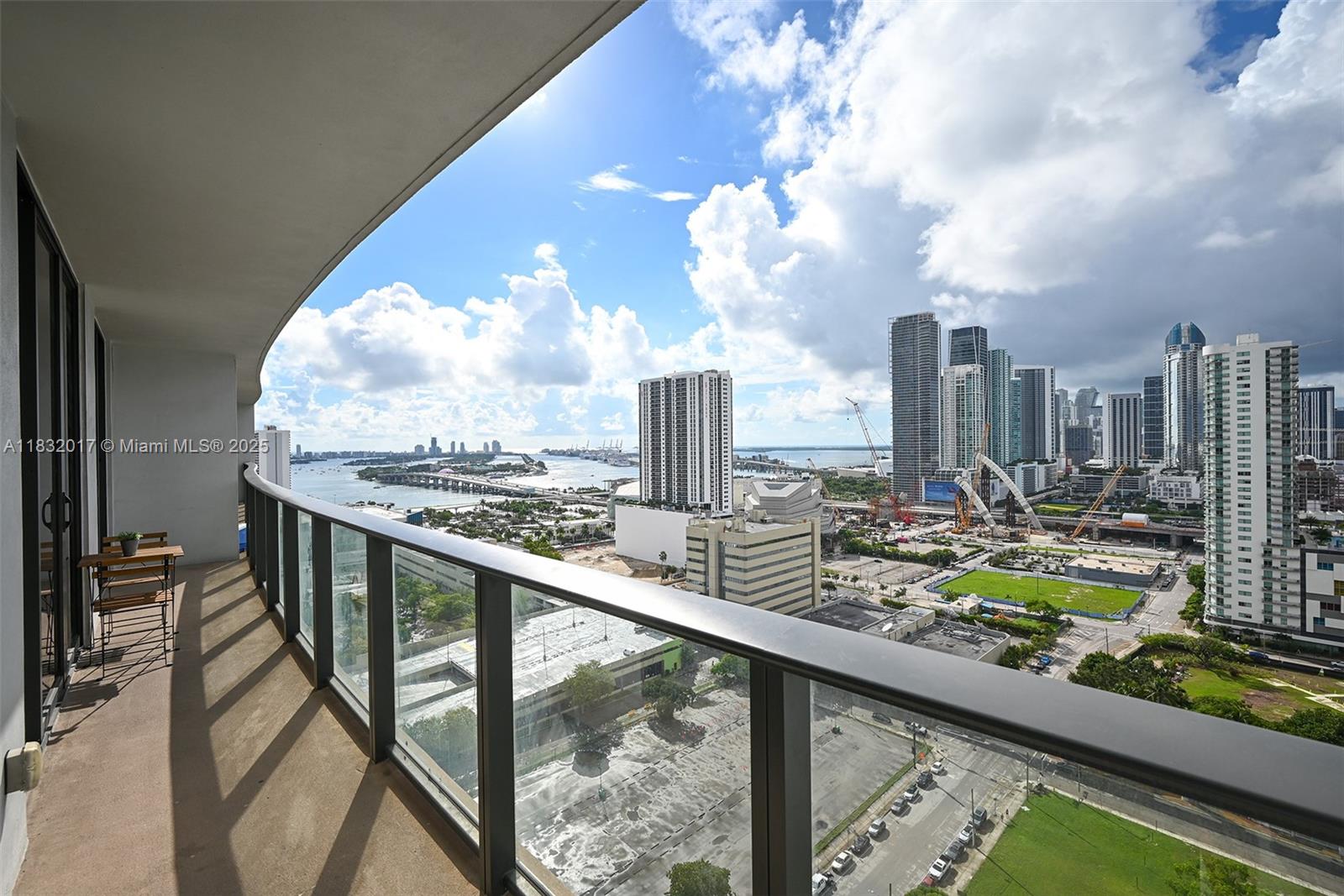 image Canvas Condominium24