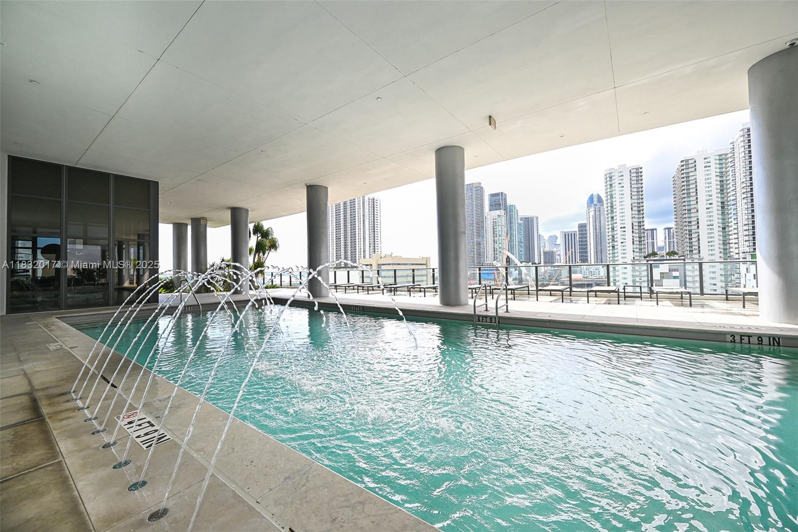 image Canvas Condominium30