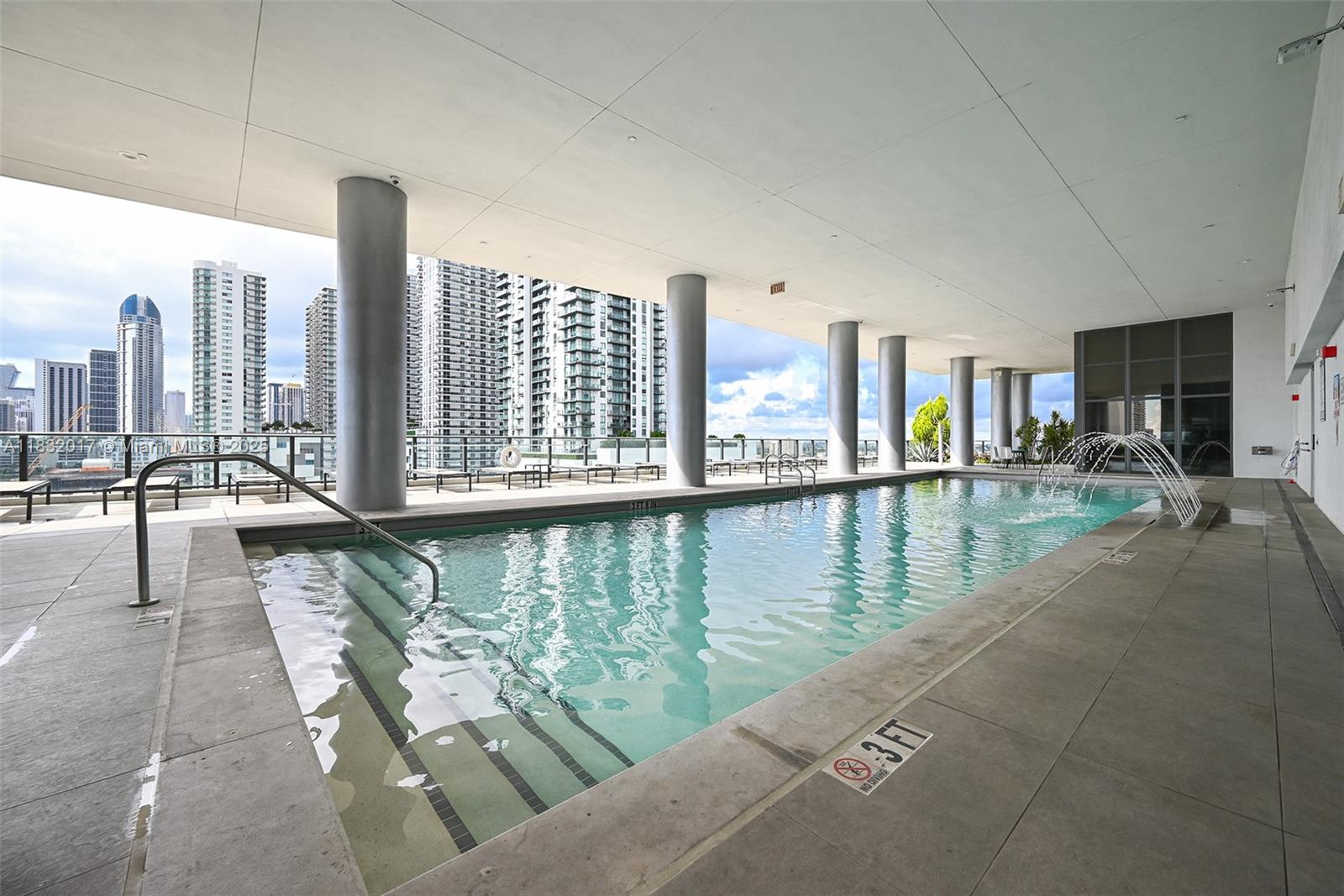 image Canvas Condominium32