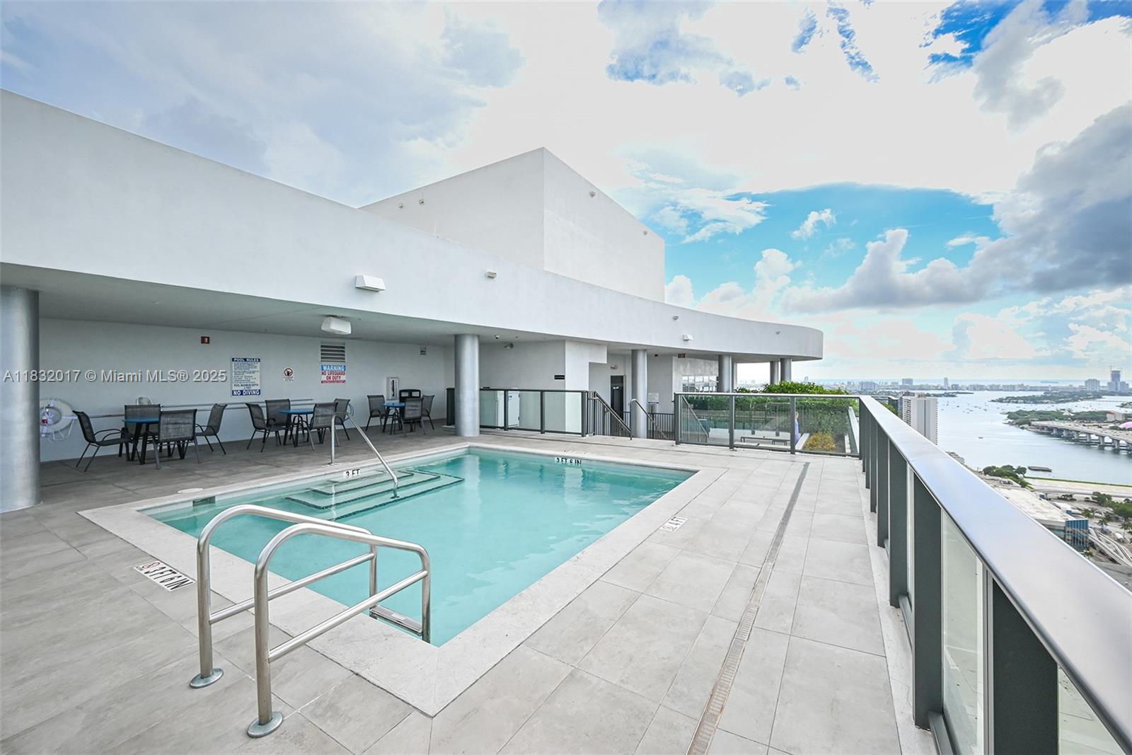 image Canvas Condominium33