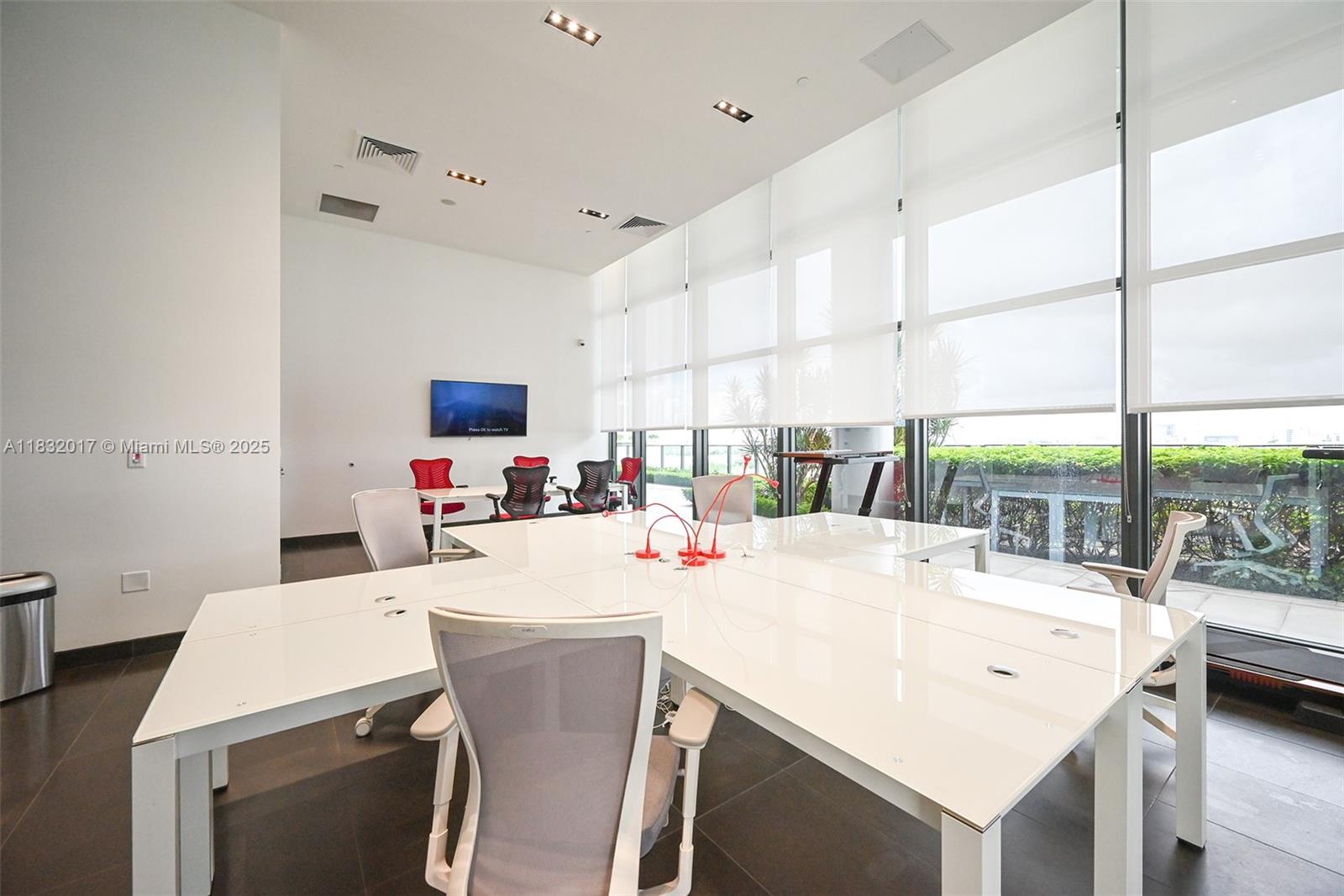 image Canvas Condominium37