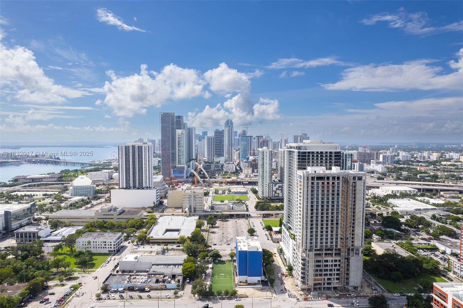 image Canvas Condominium43