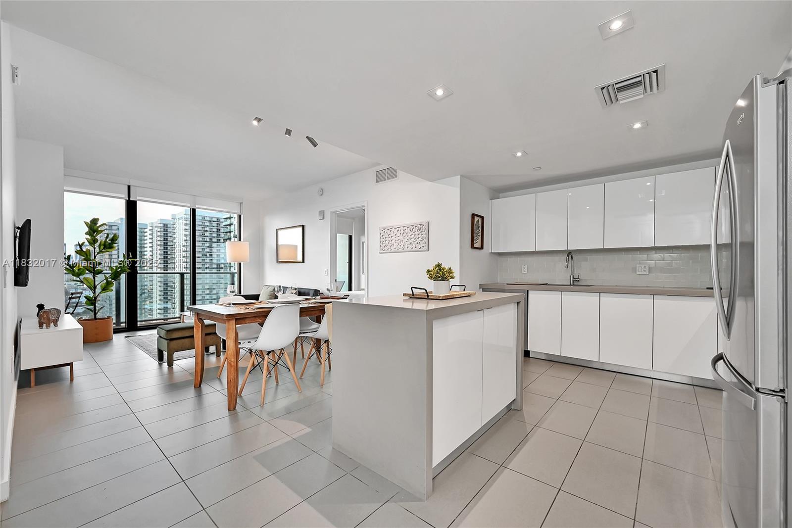 image Canvas Condominium4