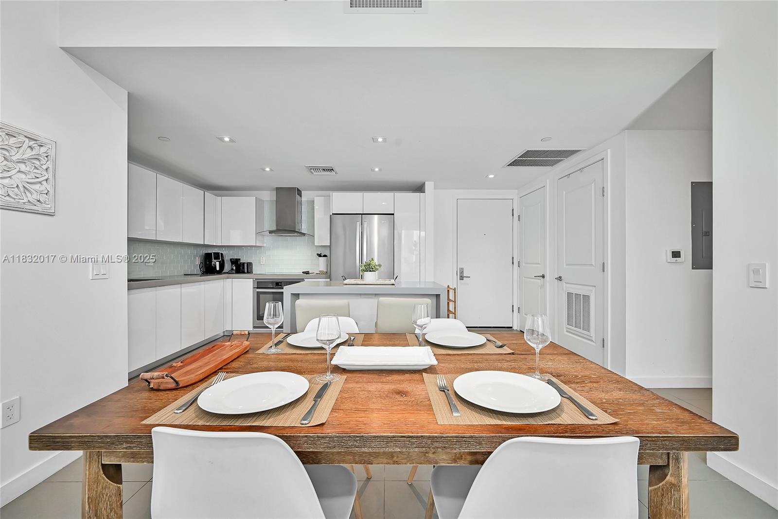 image Canvas Condominium8