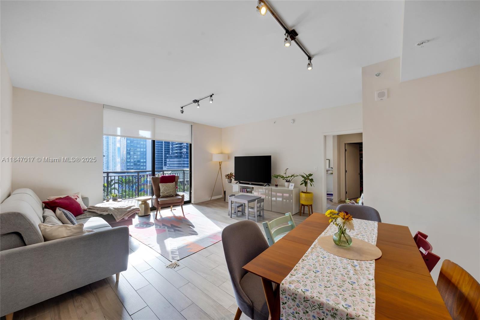 999 SW 1st Ave #1417