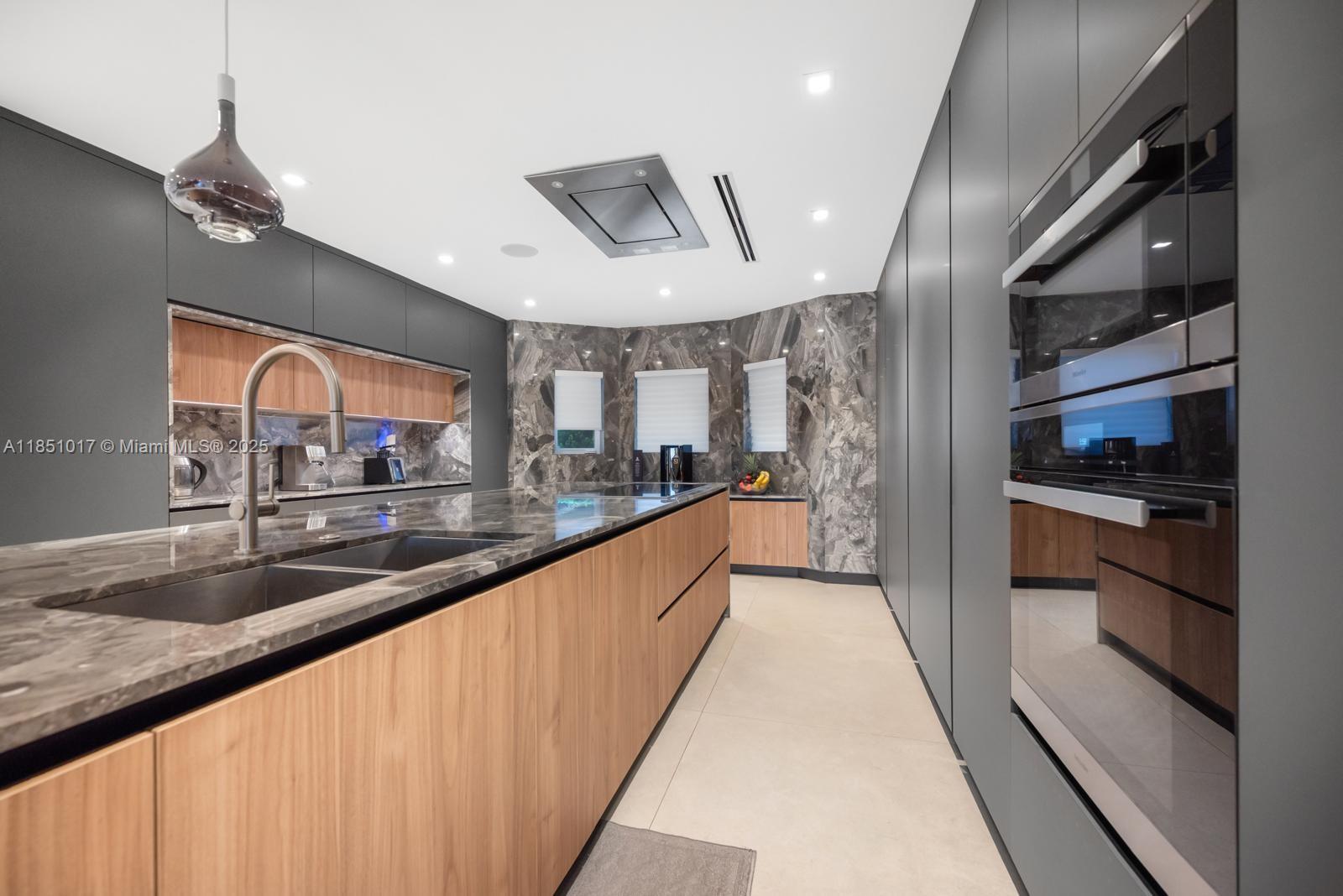 431 Layne Blvd Hallandale Beach, FL 33009 431 Layne Blvd Hallandale Beach, FL 33009