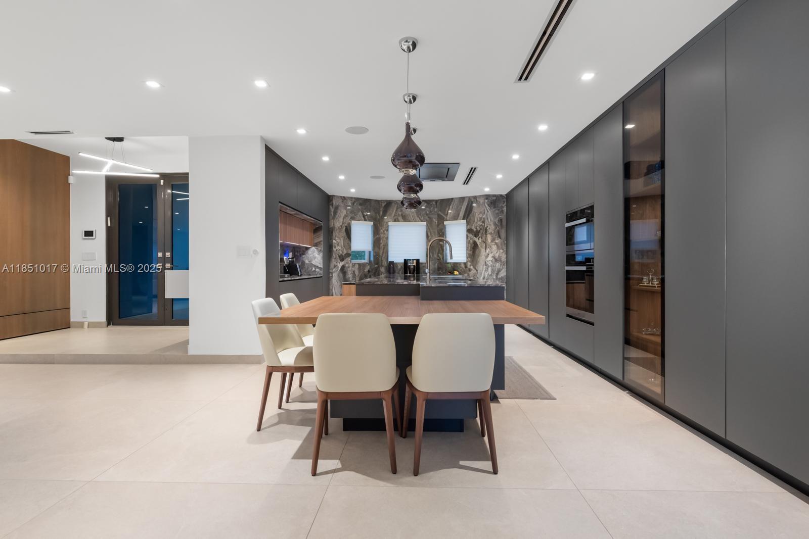 431 Layne Blvd Hallandale Beach, FL 33009 431 Layne Blvd Hallandale Beach, FL 33009