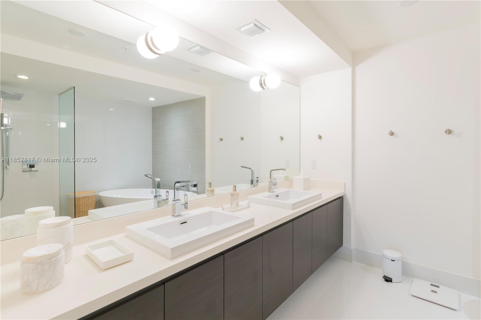 image PARQUE TOWERS CONDO14