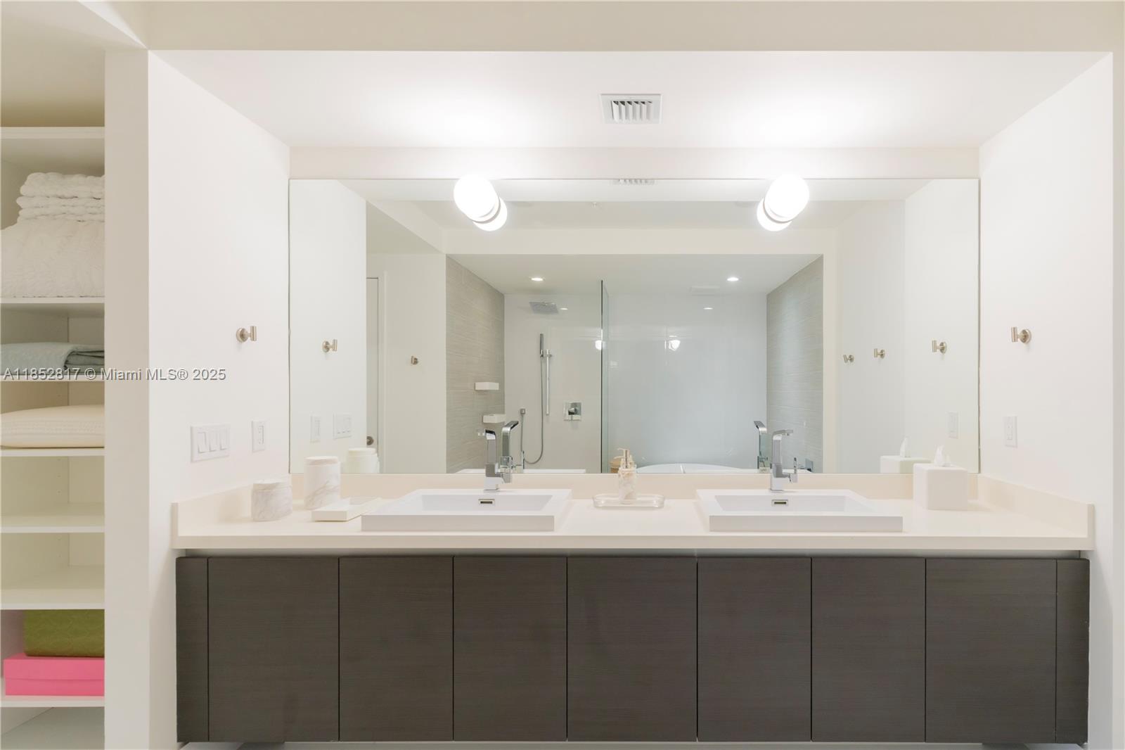 image PARQUE TOWERS CONDO16