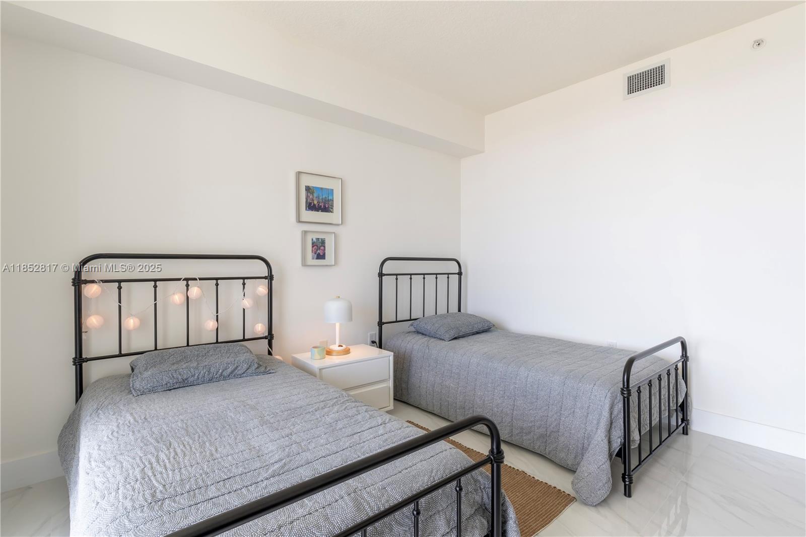 image PARQUE TOWERS CONDO19