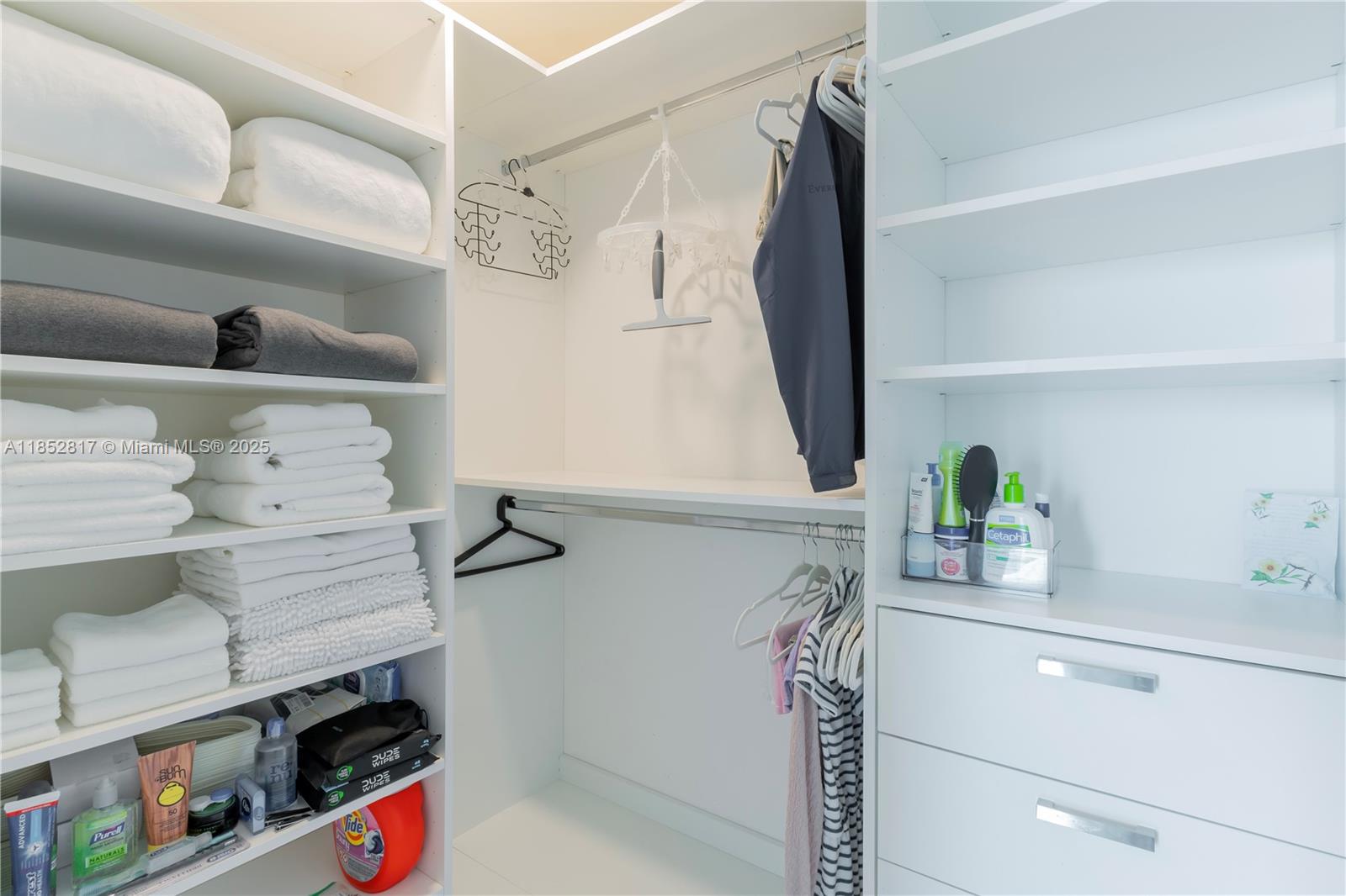 image PARQUE TOWERS CONDO21