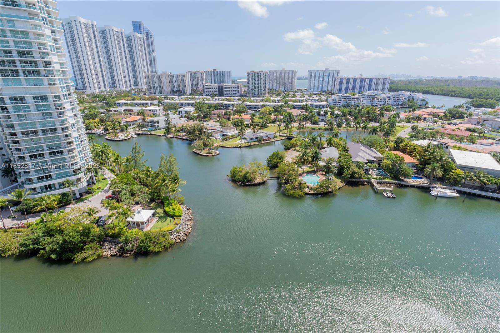 image PARQUE TOWERS CONDO24