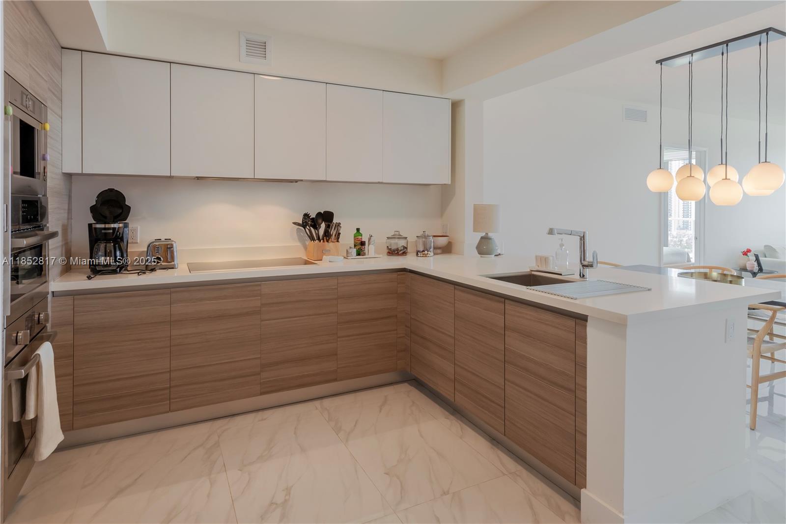 image PARQUE TOWERS CONDO2