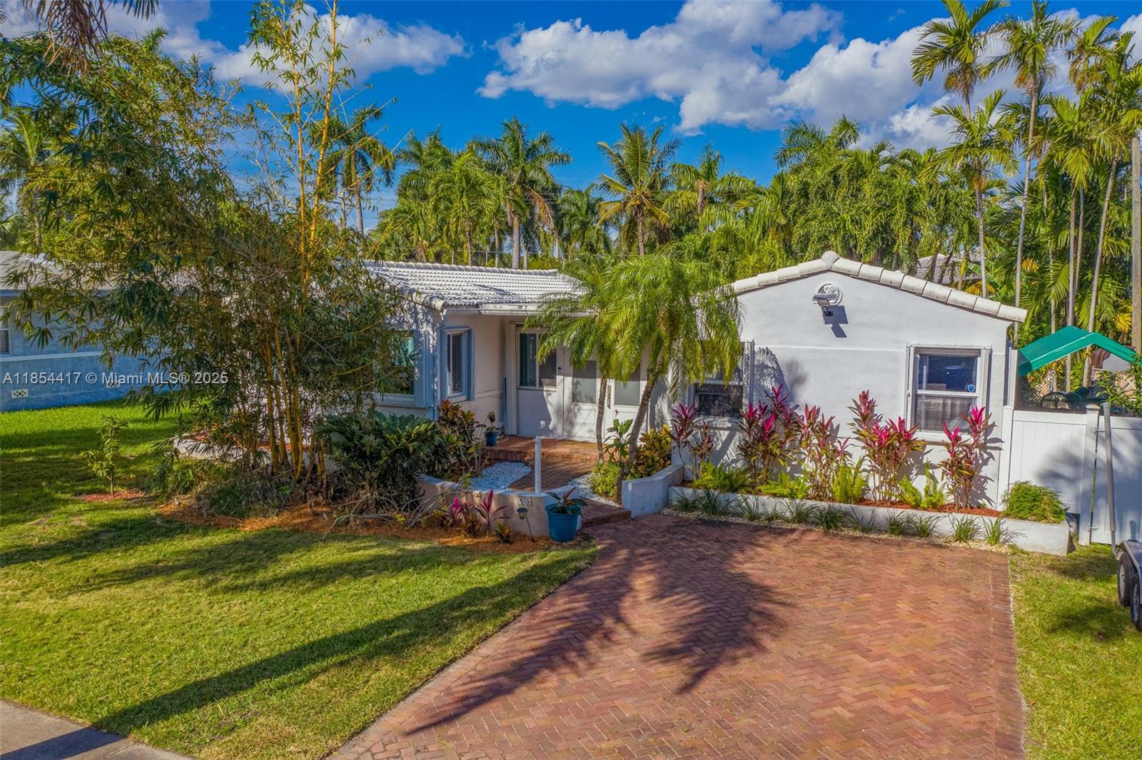 955 Van Buren St