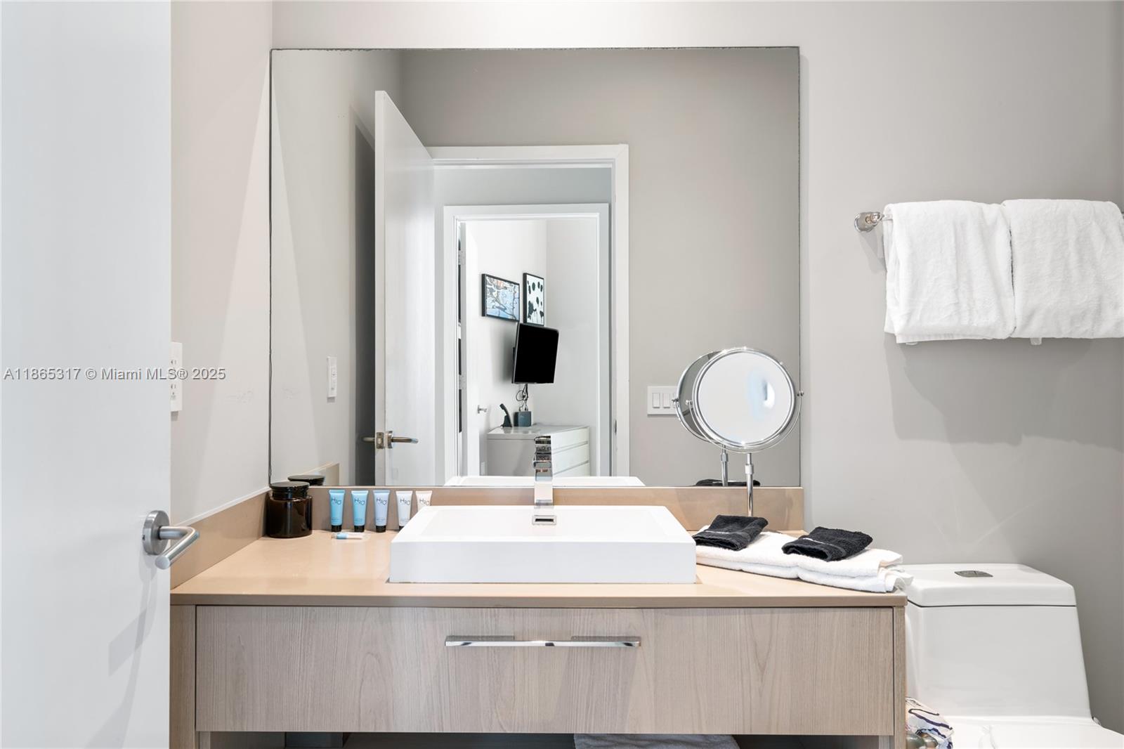 4111 S Ocean Dr #702 Hollywood, FL 33019